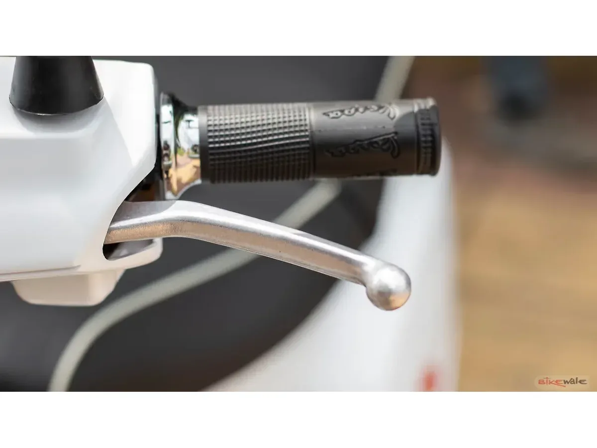Close-up of the Vespa SXL 150 brake lever and handlebar