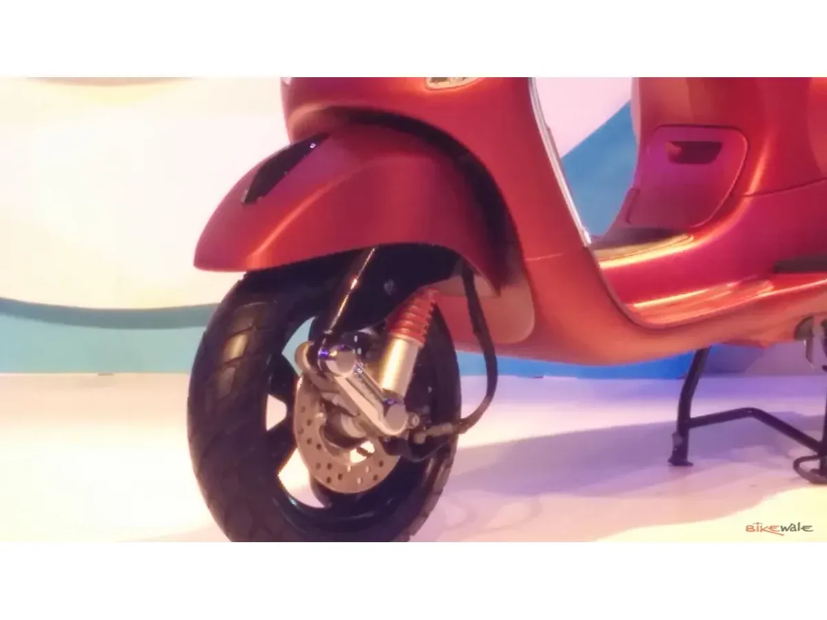 Close-up of the Vespa SXL 150 front wheel and fender