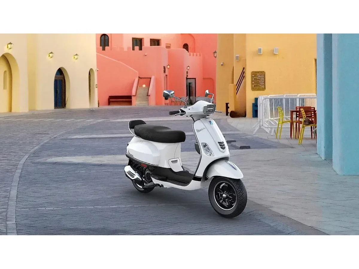 Vespa SXL 150 in Pearl White with matte black accents