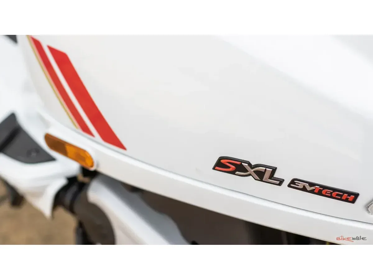 Close-up of the Vespa SXL 150 side badge and body graphics