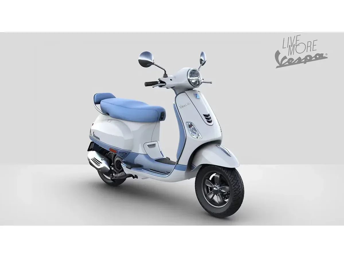 Vespa VXL 125 in Pearl White with Azure accents