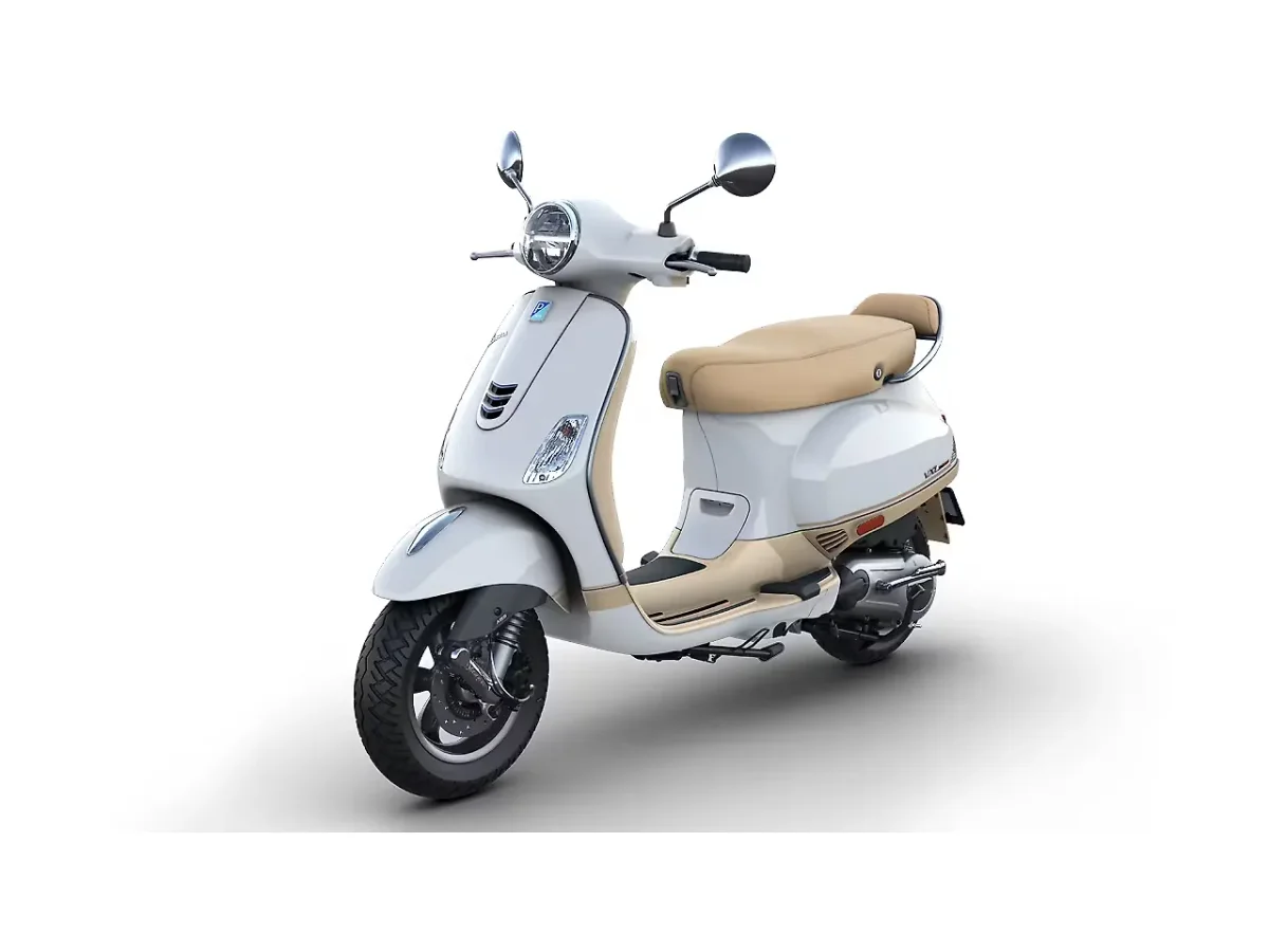 Vespa VXL 125 in Pearl White with Beige seat accents