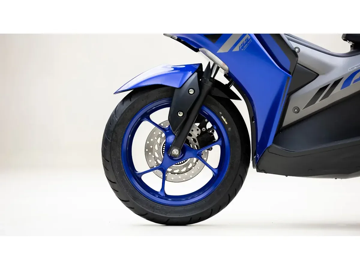 Front alloy wheel and disc brake of the Yamaha Aerox 155