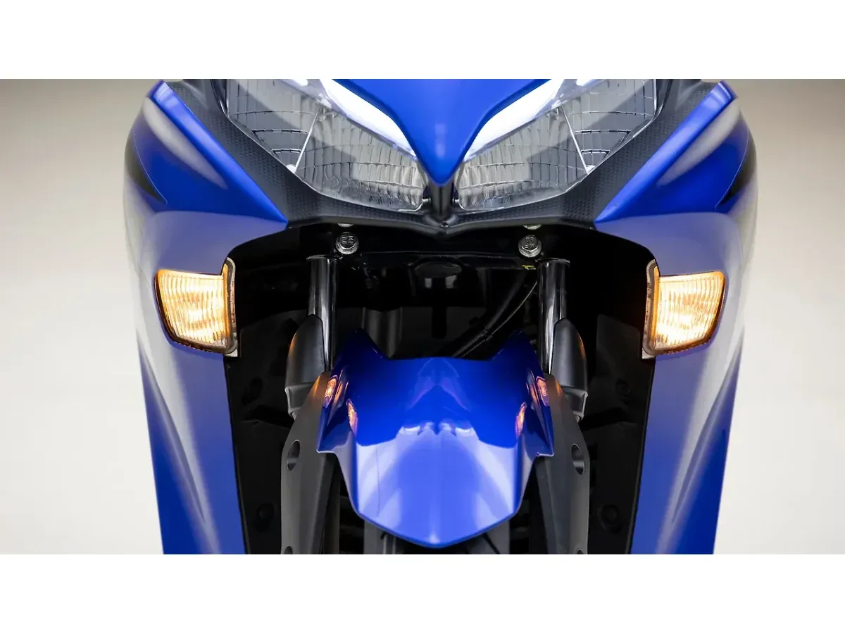 Front turn indicators and headlamp of the Yamaha Aerox 155