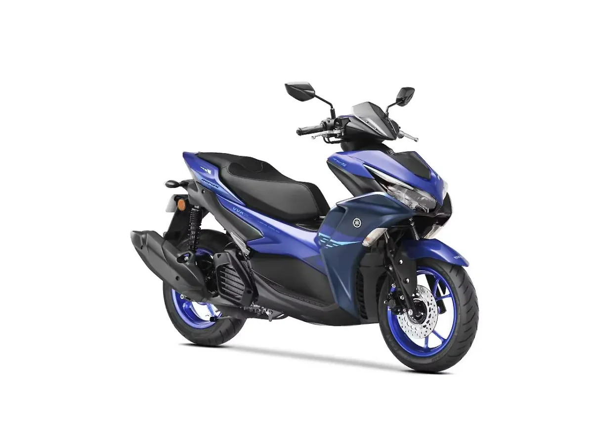 Yamaha Aerox 155 in Racing Blue shown from the front three-quarter angle
