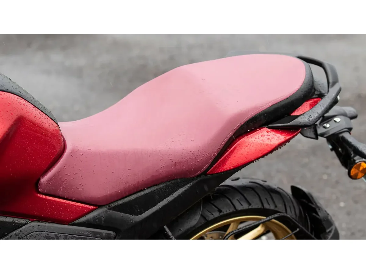 Yamaha FZS-FI V4 motorcycle seat