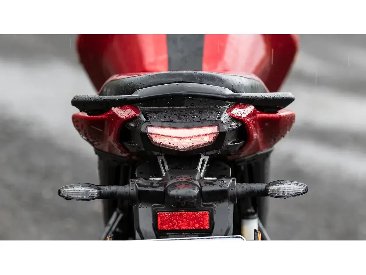 Yamaha FZS-FI V4 rear reflector and tail light