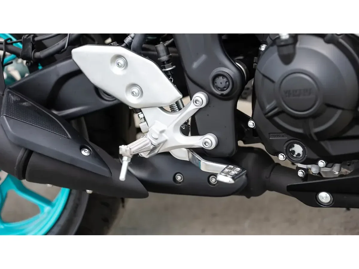 Yamaha MT-03 footrest and heel plate