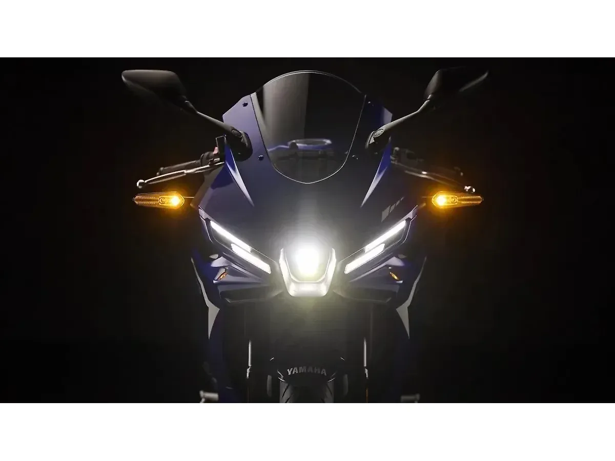 Yamaha R3 front view with LED headlights and indicators