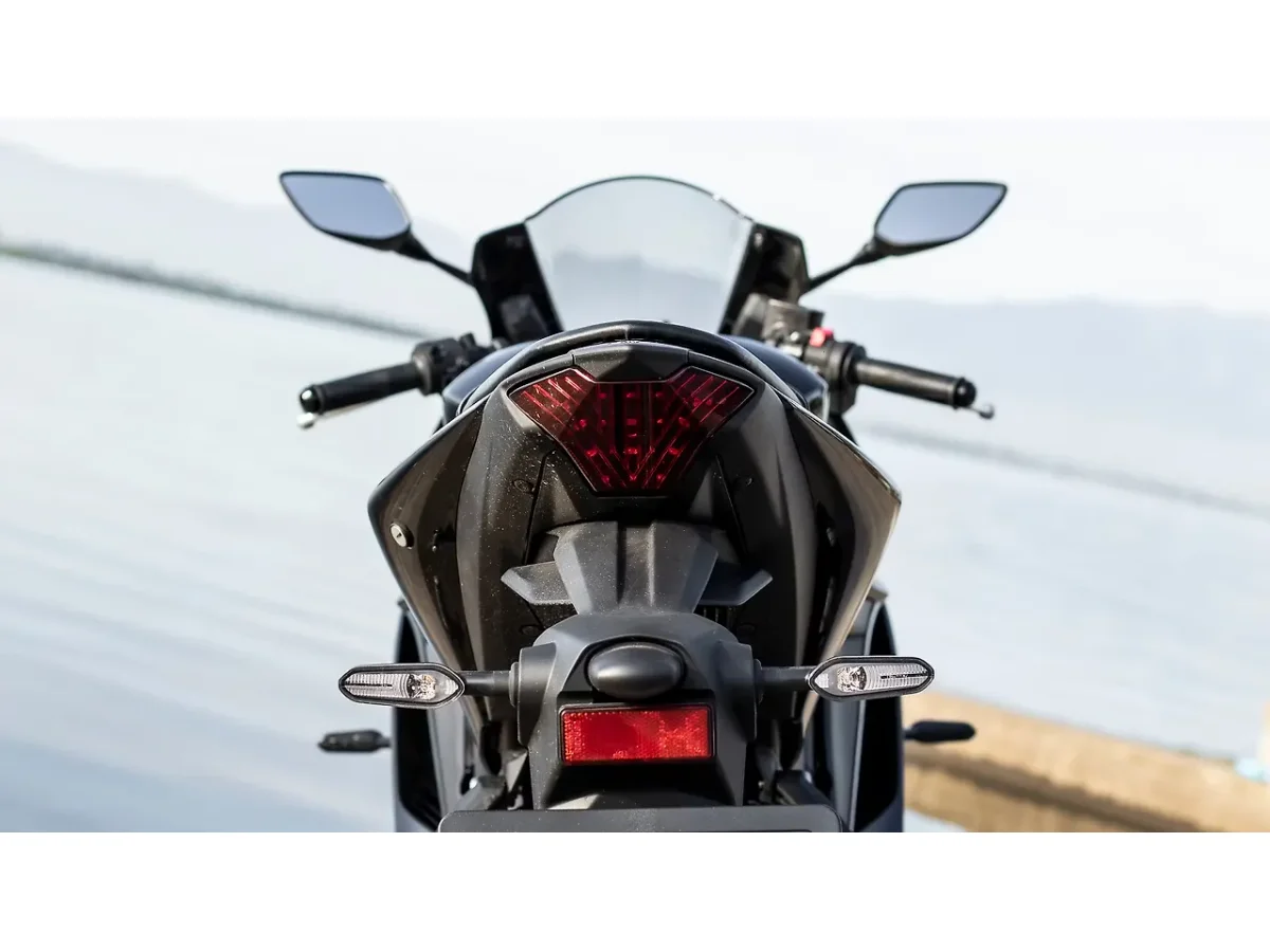 Yamaha R3 rear reflector