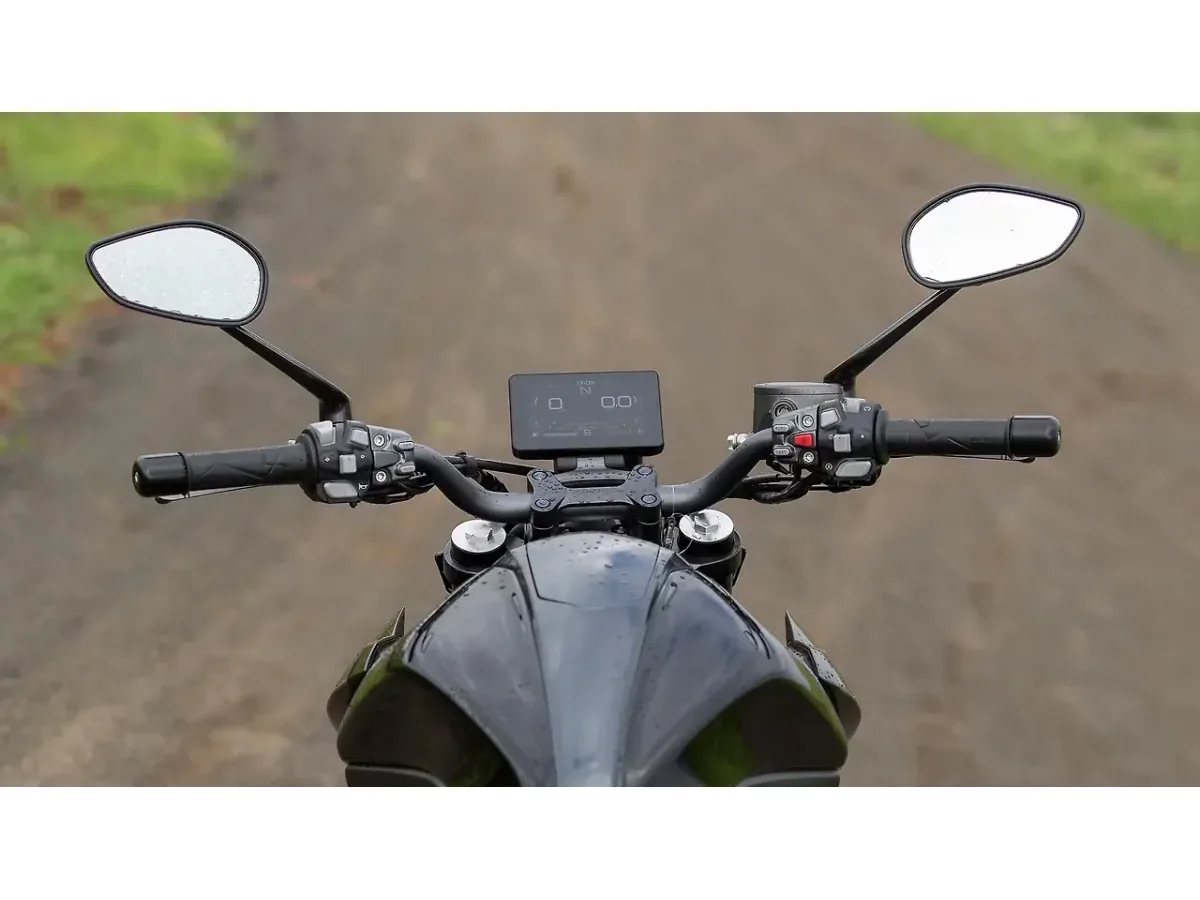Zontes 350R handlebar and controls