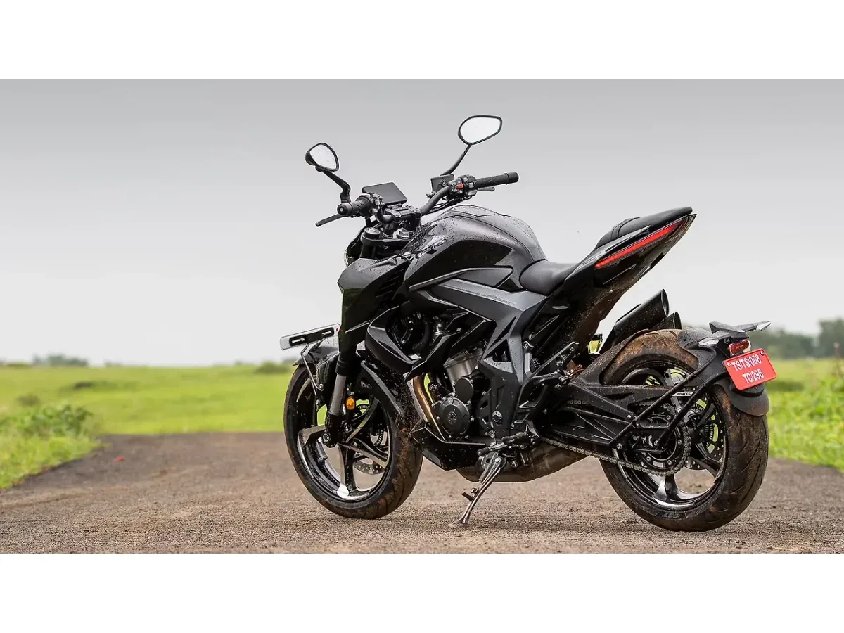 Zontes 350R left rear three-quarter view