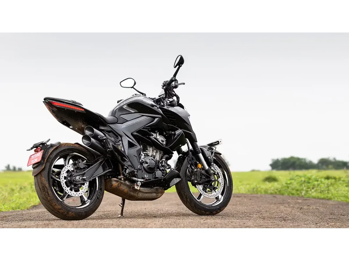 Zontes 350R right rear three-quarter view